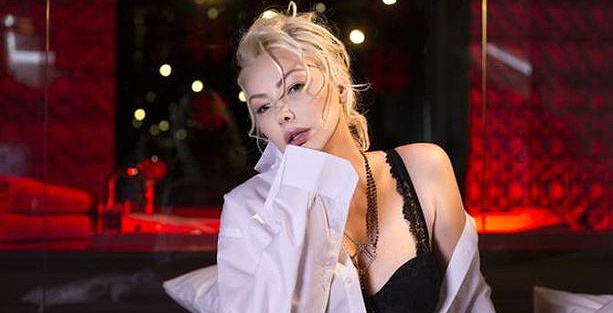 15 Yıllık Sevgilisiyle Evlilik Hazırlığı Yapan Şarkıcı Aylin Coşkun, Düğün Tarihini Açıkladı
