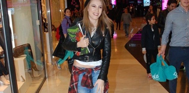 Doğal güzel Serenay Sarıkaya!