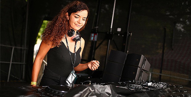 Ülkemizin Adını Uluslararası Platformlarda Gururla Temsil Eden Kadın Dj’lerimizden Münevver Oshan (Greylight)